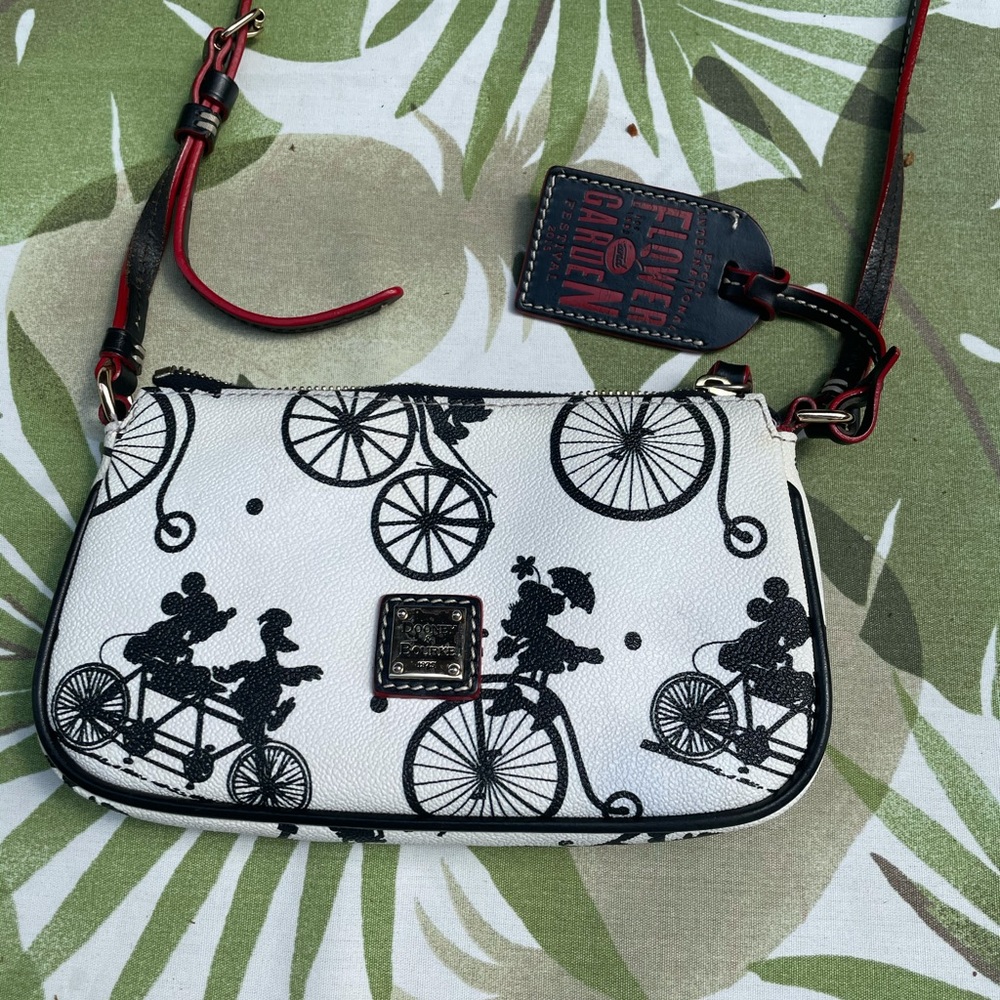 Dooney and Bourke Disney F&G 2015 pouchett